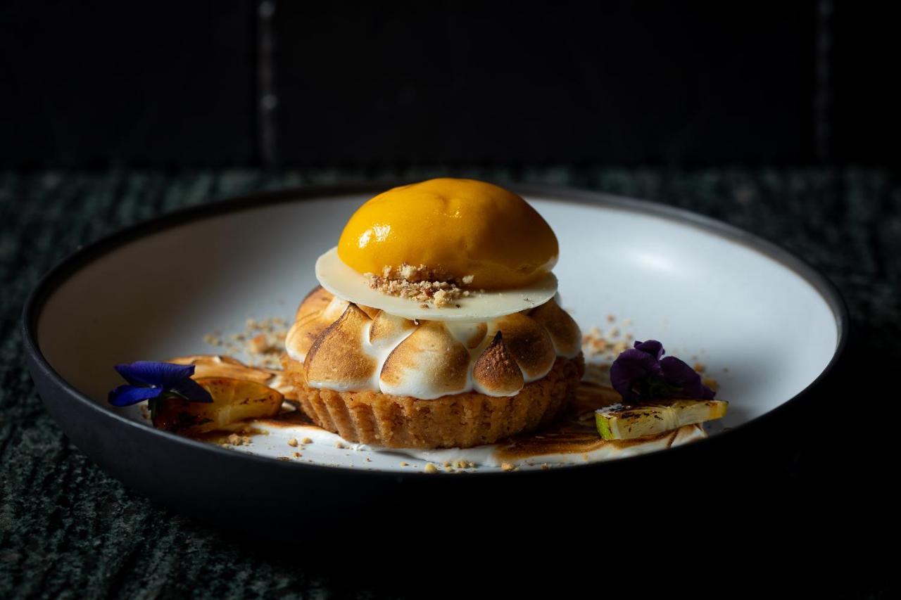 Hotel Taj Kapské Město Exteriér fotografie Pineapple upside down cake